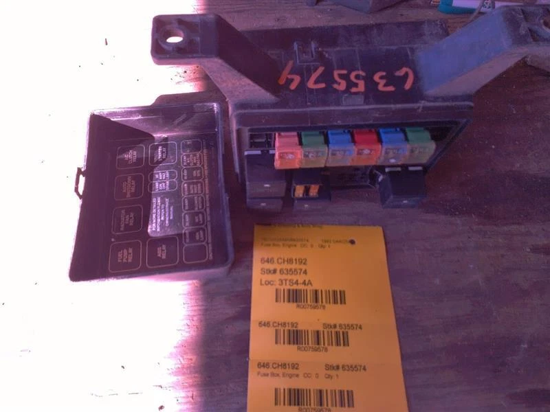 DAKOTA    1992 Fuse Box Engine 759578 - Изображение 1 из 1