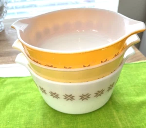3 Pyrex BROWN STARS Casseroles Orange,Yellow & White No Lids 1 Pt, 1.5 Pts, 1 Qt - Picture 1 of 7