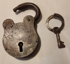 W.M.PINSON 85 PADLOCK with Key - Vintage - 1944 Willenhall - 4" - metal lock - Picture 1 of 14