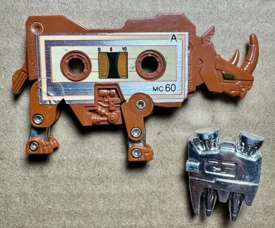 Mini figura casete Autobot Ramhorn G1 Transformers 1986 de colección + pistola Overkill Foto 1 de 4