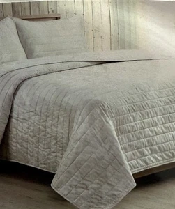 New Coastal Home- Twin Quilt & Sham Set Tan with White Shells - ZZ - Picture 1 of 6