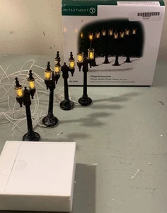 Dept 56 Dickens Village Accessories Lampioni Doppio Set di 4 56.5996 con Scatola - Foto 1 di 6