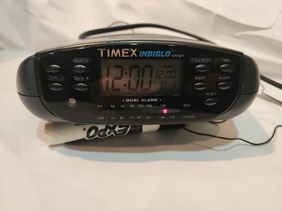 Timex Indiglo T433B Dual Alarm AM/FM Calendar Clock Radio - Image 1 of 4