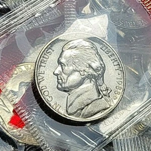 1988 D Jefferson Nickel 5c in US Mint Cellophane *COMBINED SHIPPING* - Picture 1 of 1