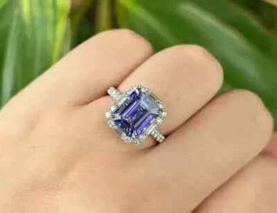 Anillo de compromiso con halo de tanzanita natural corte esmeralda de 2,60 quilates de oro blanco sólido de 14 quilates Foto 1 de 4