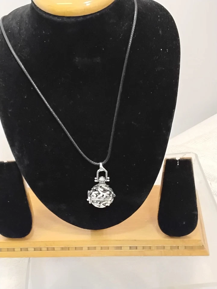 Aromatheraphy Diffuser Pray box Locket 22" - Image 1 of 1