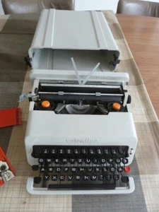 Typewriter Olivetti Valentine Ettore Sottsass white grey 1st generation. Classic - Photo 1/12