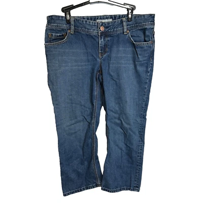 Old Navy Maternity Jeans Size M Blue Medium Wash Cropped Capri 100% Cotton - Image 1 of 4