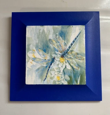 Hecho a mano - Decoupage y madera cuadrada azul cobalto pintada con placa de libélulas Foto 1 de 3