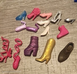 Großes Konvolut Einzelschuhe für Barbie - Bild 1 von 15
