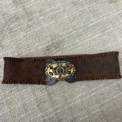 Cinto elástico marrom vintage com fivela de ouro coroa com detalhes em pedra 3"" - Imagem 1 de 4