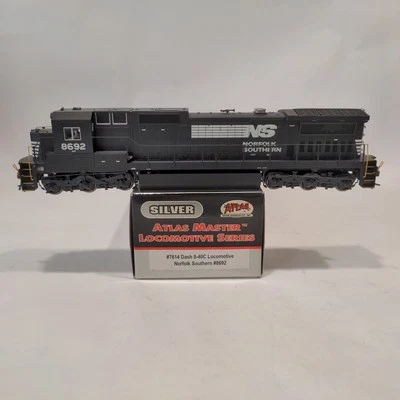Atlas HO Norfolk Southern Dash 8-40C NS 8692 Master 7614 C40-8 DC/DCC Ready - Image 1 of 4