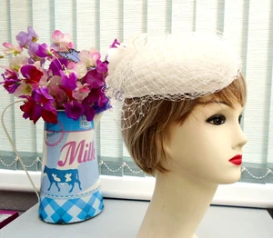 True Vintage 1980,s Yessica white pill box hat with veiling and flourish - Picture 1 of 7