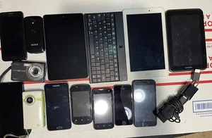 Lotto telefoni e tavoli solo per ricambi / LEGGERE DESCRIZIONE - Foto 1 di 5