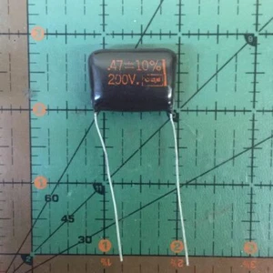 Cornell Dubilier Condensatore a goccia marrone .47uF 200v DMT2P47 0,47uF AMP 470nF Audio - Foto 1 di 2