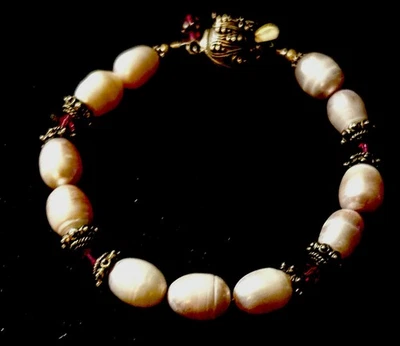 Hermosa pulsera de perlas con detalles de piedra roja pestillo de seguridad 7 1/2"" de largo #163 Foto 1 de 4