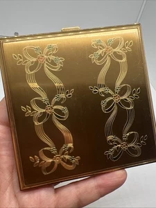 VINTAGE BEAUTIFUL WADSWORTH POWDER COMPACT - Picture 1 of 11