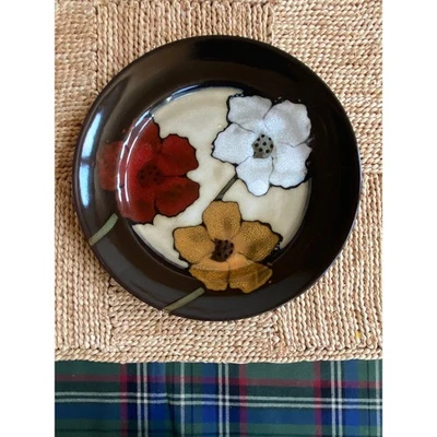 Plato de almuerzo Pfaltzgraff Studio Sarina negro patrón floral 8-1/2" COMO NUEVO Foto 1 de 4