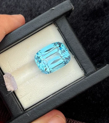 Piedras preciosas sueltas de topacio suizo natural de 17,55 quilates de Brasil Foto 1 de 4