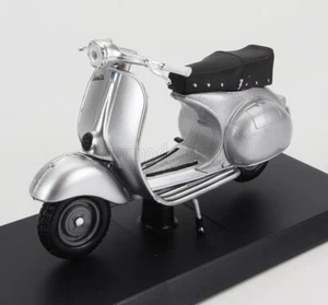 MODELLINO MOTORINO STATICO PIAGGIO VESPA 150 GS 1955 SILVER SCALA 1/18 - Foto 1 di 3