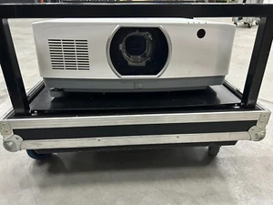 NEC NP-PA653ULG Laser 3D-Beamer Projektor 6500Ansi WUXGA + NP13ZL Optik + Case - Afbeelding 1 van 11