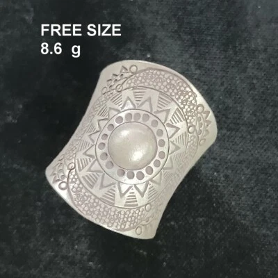 FINE SOLID SILVER RING FIXED SIZE VINTAGE 8g EMBOSSED CENTER BAND #RR088 - Image 1 of 4