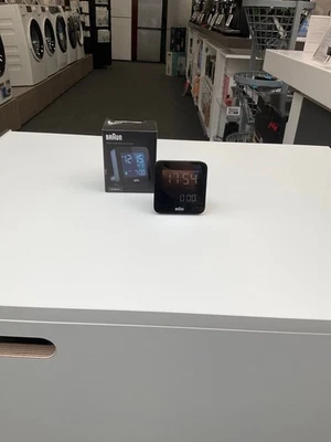 BRAUN 67015 Funkwecker (Weckwiederholung, schwarz) - Wie neu 1#29514128 - Bild 1 von 2