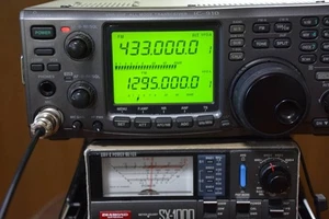 ICOM IC-910D 144/430/1200MHz ALL MODE Transceiver funktionstüchtig - Bild 1 von 9