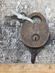 Wilson Bohannan 9 Antique Vintage Lock Padlock Brooklyn NY 1 FLAT WORKING KEY - Bild 1 von 8