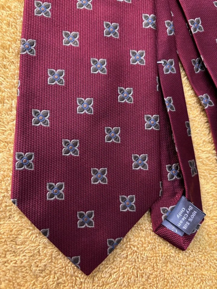 NWOT Hickey-Freeman Red Woven Silk Tie 3 5/8"W x 58"L - Image 1 of 4