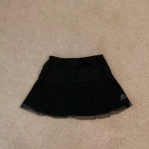 ADIDAS GIRLS 5 BLACK SKORT, LOGO FRONT, SOFT TULLE LAYER - Picture 1 of 3
