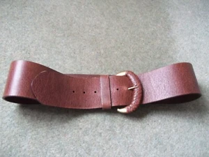 AUTOGRAMM STILVOLLER BRAUNER LEDER KÖRNIGER EFFEKT SCHNALLE GÜRTEL GRÖSSE M - Bild 1 von 5