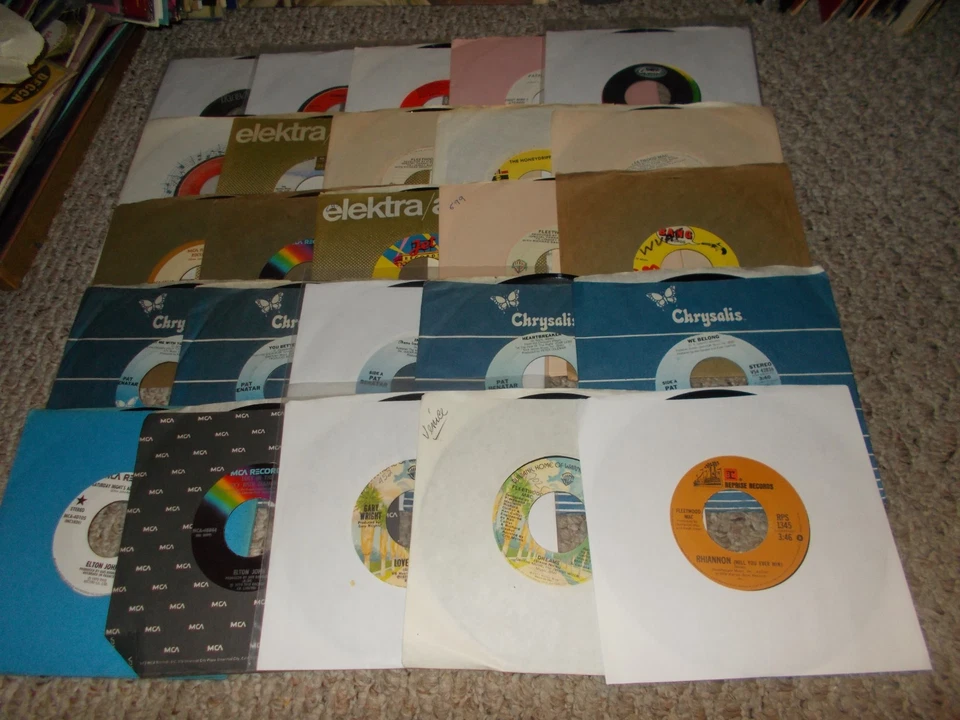 LOT OF 50 ORG  CLASSIC ROCK & POP 45S FLEETWOOD MAC, PAT BENATAR, ELTON JOHN - Image 1 of 2
