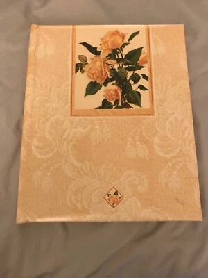 Sello clásico invitado de boda Bk melocotón y rosas en relieve con páginas de álbum de fotos Foto 1 de 4