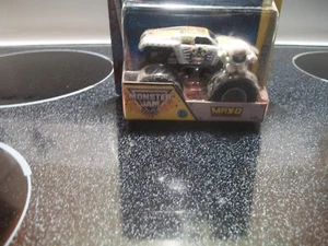 CAMION MAX-D HOT WHEELS MONSTER JAM MOULÉ SOUS PRESSION 1:64 AUTOGRAPHE - Photo 1/4