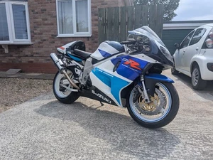 1999 Suzuki TL1000R low milage only 16,100 miles - Picture 1 of 10
