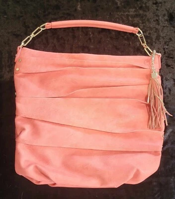 Bolso de mano de cuero vegano coral Izzy & Ali Foto 1 de 4