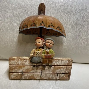 Vintage Anri Wood Boy and Girl w/ Swivel Heads Umbrella Key Holder Plaque - Picture 1 of 10