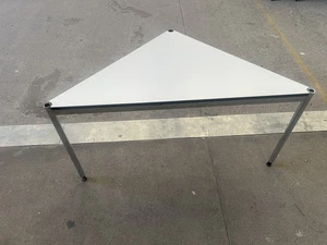 USM Haller kleiner Dreieckstisch weiß Beistelltisch 75x75x100cm - Bild 1 von 5