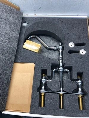 Grifo de cocina cromado Whitehaus WHTTSLV3-9771-NT-C Twisthaus con rociador lateral Foto 1 de 2