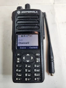 RADIO PORTABLE NUMÉRIQUE/ANALOGIQUE MOTOROLA TRBO XPR-7550 UHF DMR - Photo 1/6