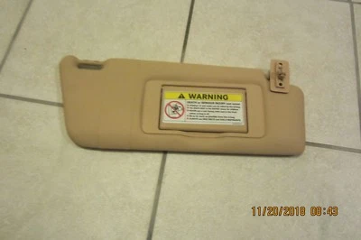 2001 - 2005 梅赛德斯 - 奔驰 C230 C240 遮阳板乘客右侧原始设备制造商 TAN — 第 1/4 张图片