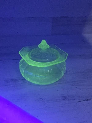 Vintage Jeannette Adam Green Uraimum Depression Glass Candy Jar Dish W Lid READ - Image 1 of 4