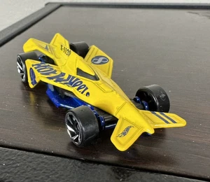 Hot wheels 1186 MJ 1 NL 2009 Race Car Yellow - Picture 1 of 5