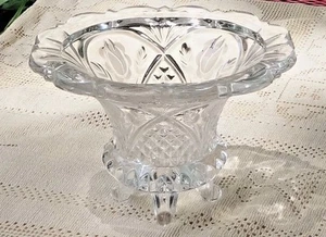 VINTAGE EAPG GLASSCHALE MIT FUSS KRISTALLKLAR BONBONIERE MIT ROSENÄTZUNGEN - Bild 1 von 12