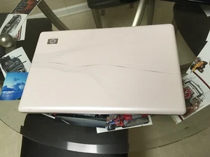 White HP Pavilion DV7-3000 with Black Keyboard i7 Processor - Picture 1 of 4