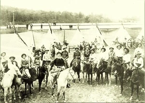 Cartolina Buffalo Bill with Wild West Cowboys c 1906 collezione William F Cody - Foto 1 di 2
