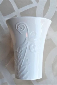 HERMOSO JARRÓN DECORACIÓN FLORAL PORCELANA HUESO BLANCO SERIE WEDGWOOD NATURE - Imagen 1 de 9