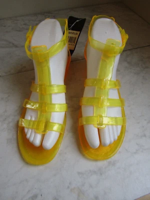 NUEVO CON ETIQUETAS BCBG Maxazria Glad Jell Amarillo Citrón Jalea Sandalia Zapatos Para Mujer Talla 6 Foto 1 de 4