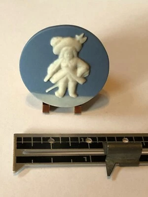 7050-LK - Figure w Pike & Stick Jasperware Button BM SR '82 - 1-3/16" - Image 1 of 2